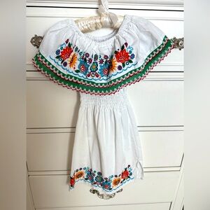 Authentic Mexican Dress

Girls dress
Brand: n/a
Size: fits size 7/8